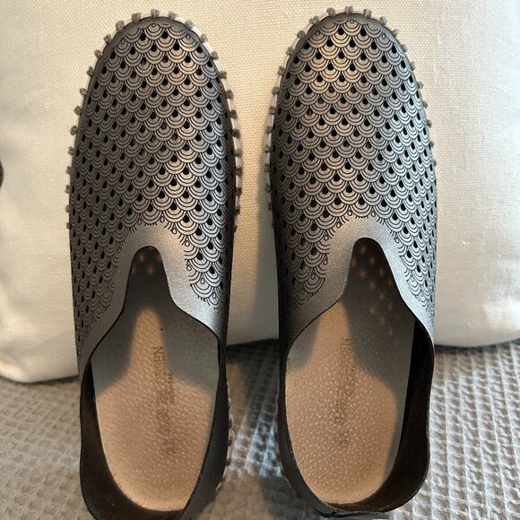Ilse Jacobsen Tulip Perforated Slip-on Sneaker EU37/US 7 pewter/silver - Picture 1 of 7